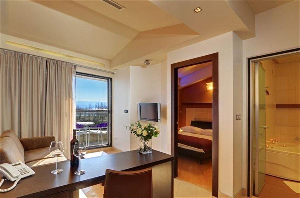 Hotel Diadem Omiš Buitenkant foto
