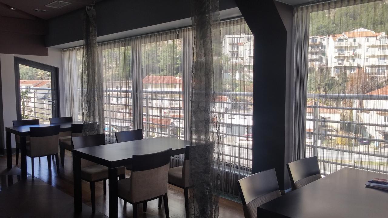 Hotel Diadem Omiš Buitenkant foto